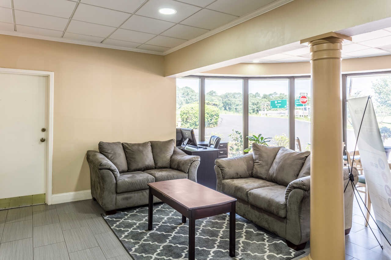 616 Briarwood Dr, Jackson, MS 39211