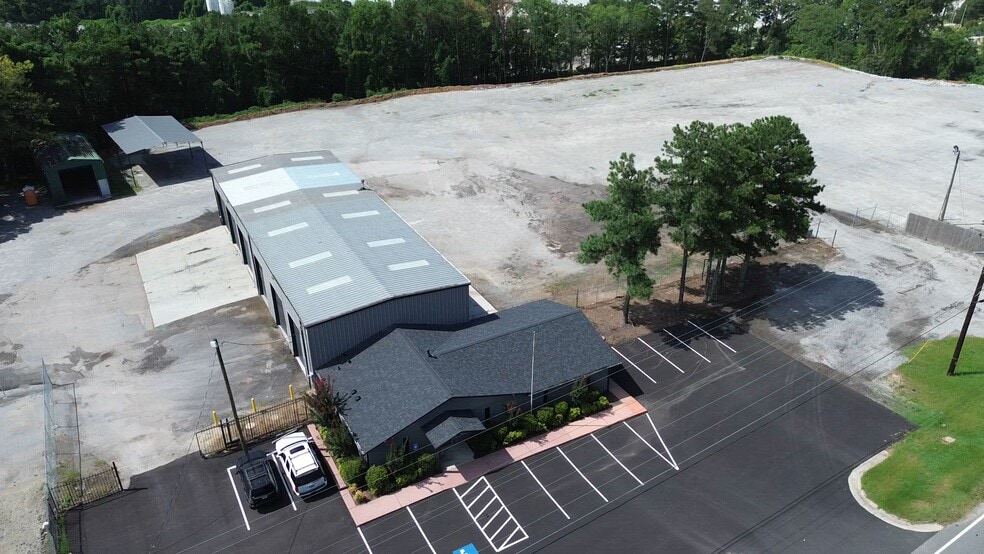 13161 Veterans Memorial Hwy, Douglasville, GA for lease - Commercial Listing Video - Image 3 of 8