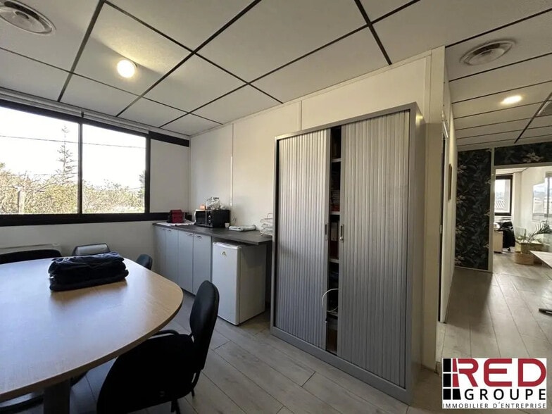 Office in Aix-en-Provence for lease - Building Photo - Image 3 of 5