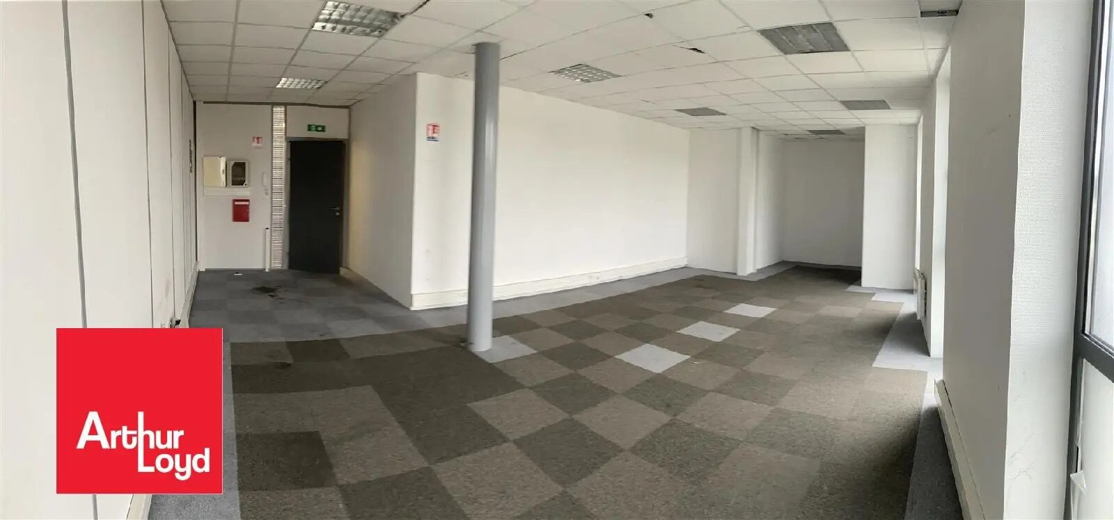 Office in Nogent-le-Phaye for lease Interior Photo- Image 1 of 4