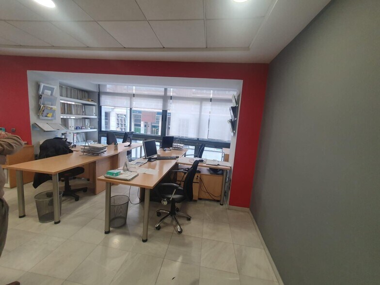 Office in SEVILLA for lease - Building Photo - Image 3 of 12