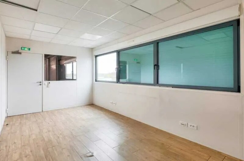 Office in Villeparisis for lease - Interior Photo - Image 2 of 6