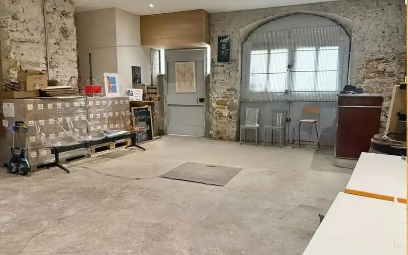 Retail in Lyon for lease - Interior Photo - Image 2 of 4