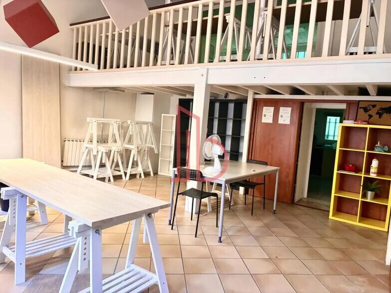 Office in Bordeaux for lease - Building Photo - Image 2 of 5