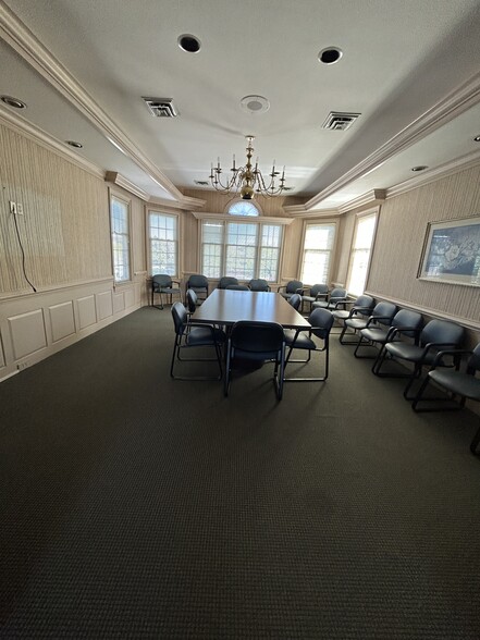 300 Cedar Lakes Dr, Chesapeake, VA for sale - Building Photo - Image 3 of 11