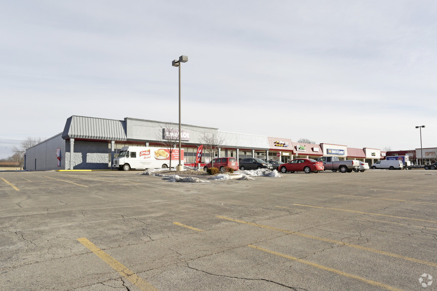 6553-6599 N Oak Tfwy, Gladstone, MO for lease - Building Photo - Image 2 of 2