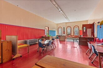 527 Eastern Pky, Brooklyn, NY for lease Interior Photo- Image 1 of 8