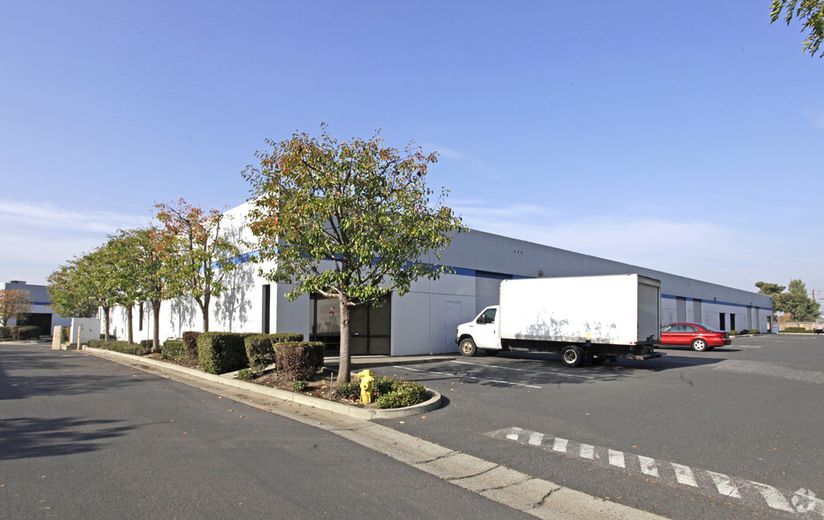 37300 Cedar Blvd, Newark, CA for lease - Building Photo - Image 2 of 12