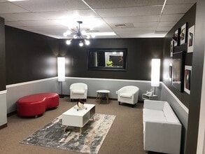 1300 Cummins Rd, Des Moines, IA for lease Building Photo- Image 1 of 24