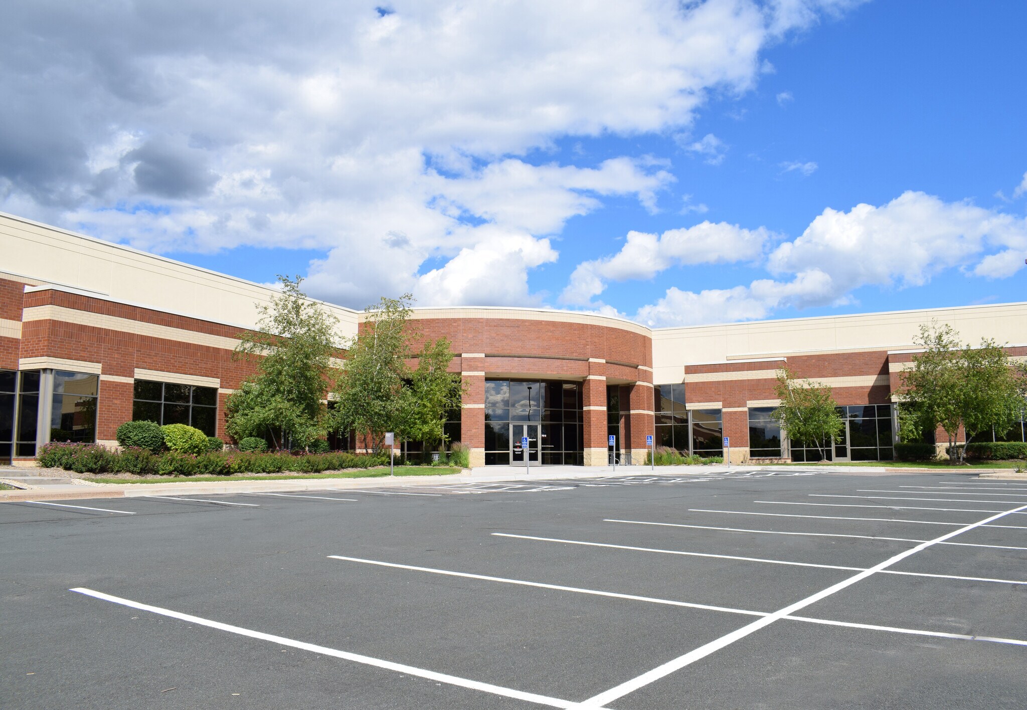 7615 Smetana Ln, Eden Prairie, MN for lease Building Photo- Image 1 of 5