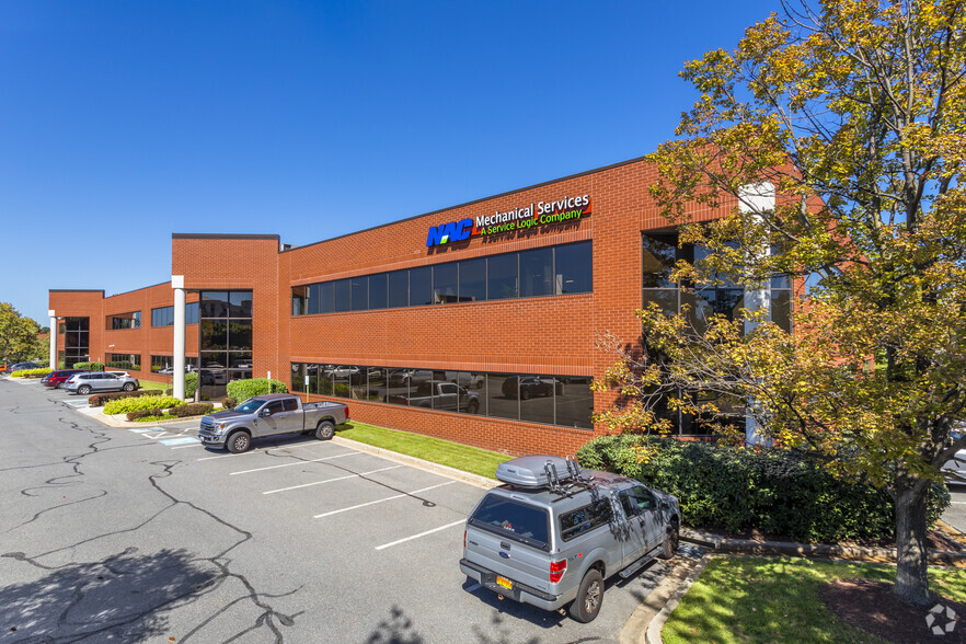 15800-15810 Gaither Dr, Gaithersburg, MD for lease - Building Photo - Image 2 of 8