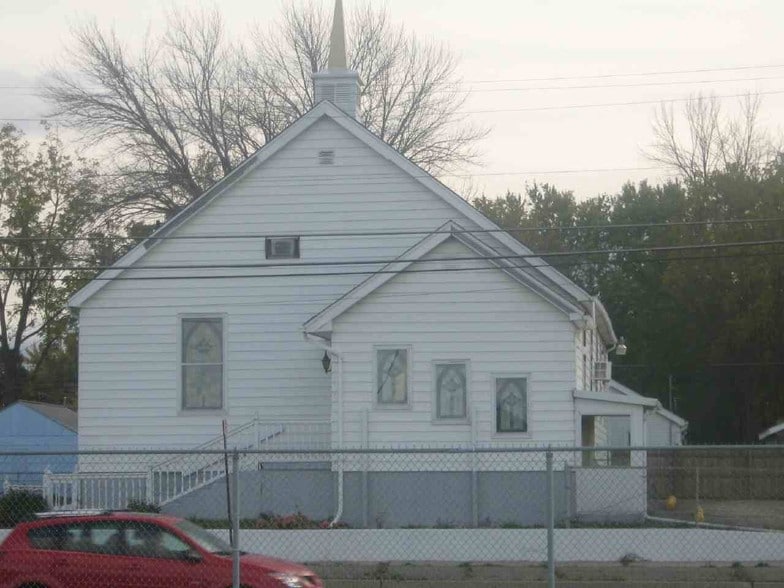 1386 Hemphill Rd, Burton, MI for sale - Building Photo - Image 2 of 3