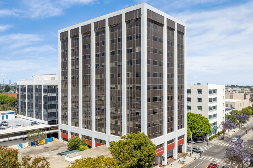 2001 Santa Monica Blvd, Santa Monica, CA for lease - Building Photo - Image 2 of 8