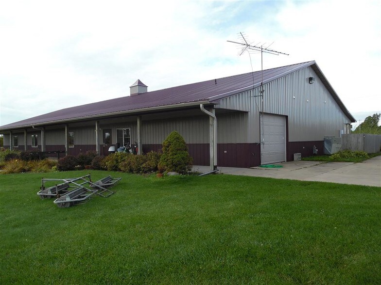2740 E Frontage Rd, Abrams, WI for sale - Building Photo - Image 1 of 1