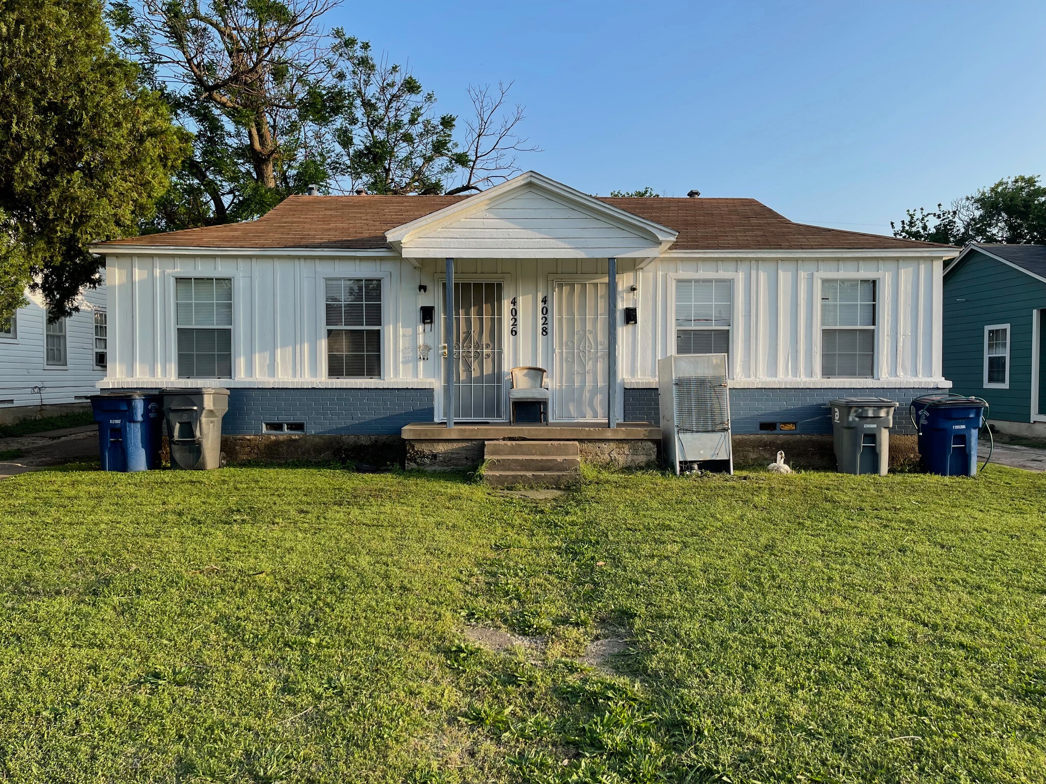 4026 Walker St, Dallas, TX for lease Primary Photo- Image 1 of 2