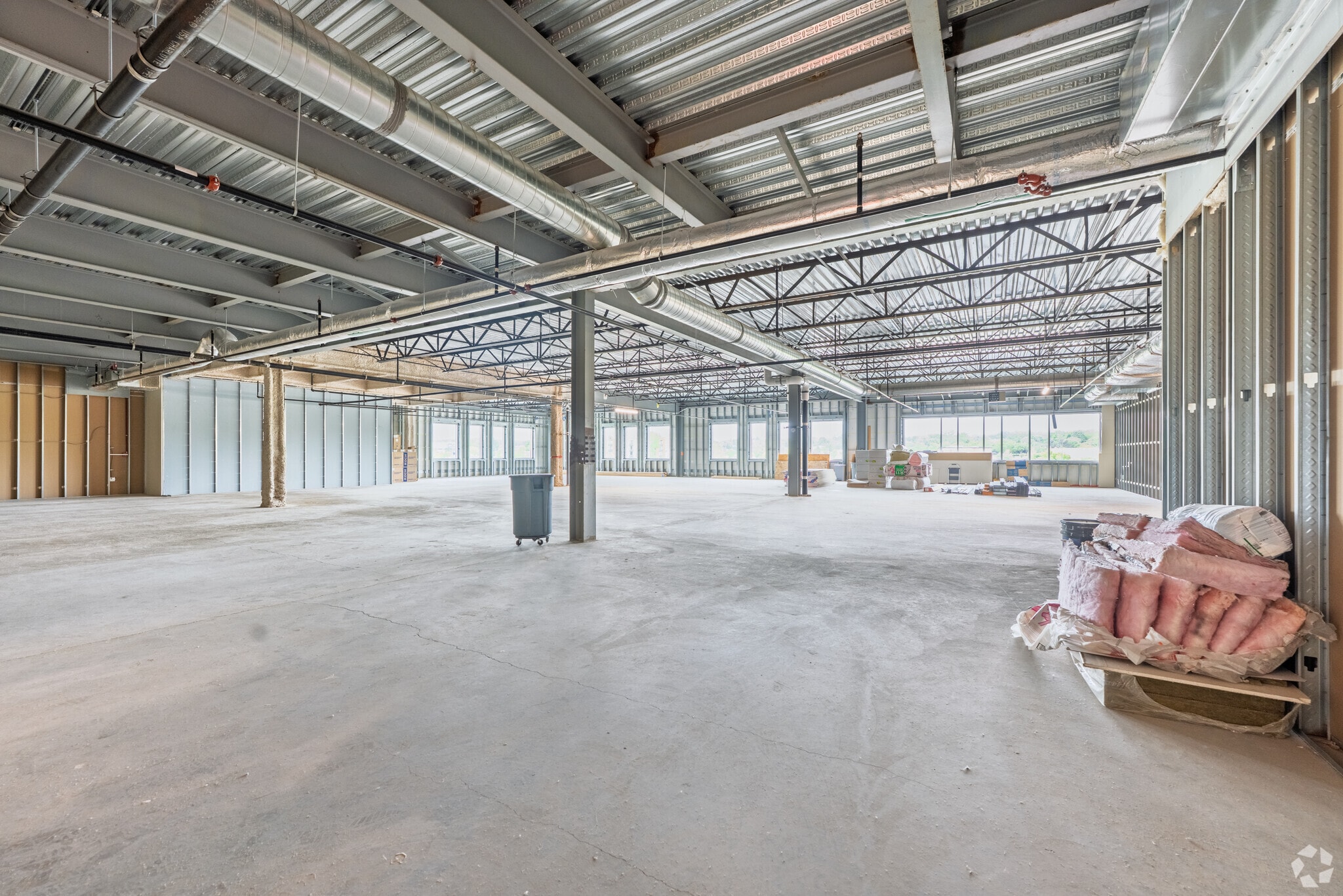 39000 W Seven Mile Rd, Livonia, MI for lease Interior Photo- Image 1 of 2