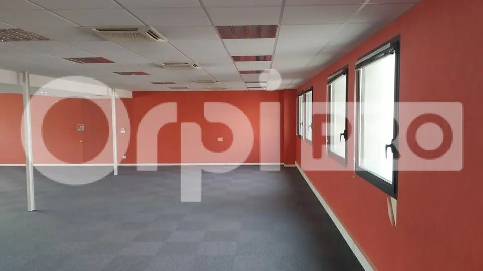 Office in for lease - Interior Photo - Image 3 of 5