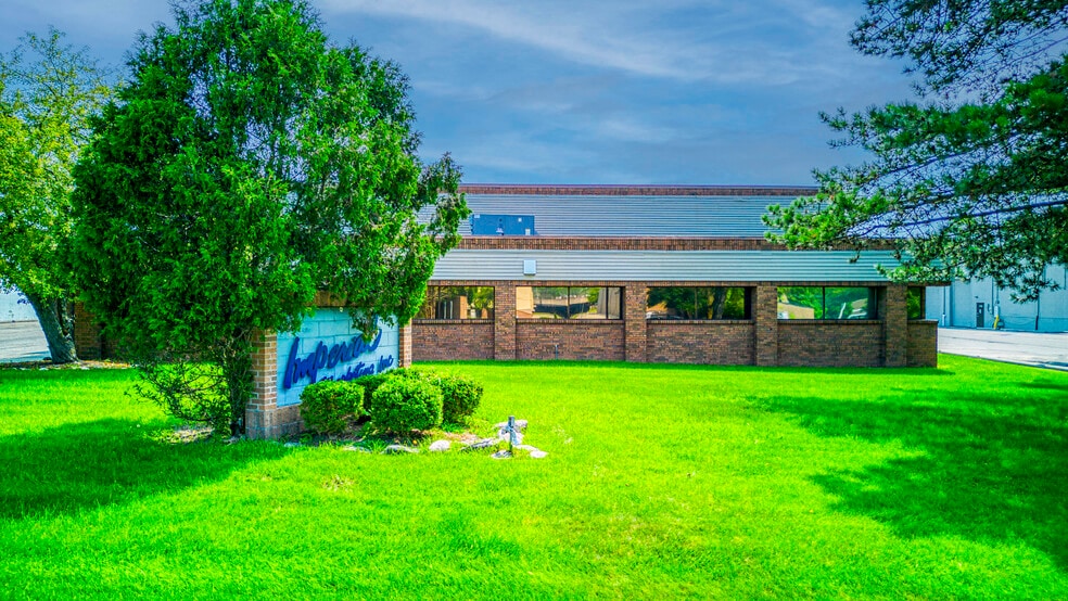 21238 Bridge St, Southfield, MI for lease - Building Photo - Image 1 of 5
