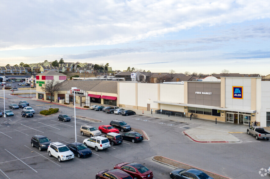 8221-8421 E 61st St, Tulsa, OK for lease - Building Photo - Image 2 of 14