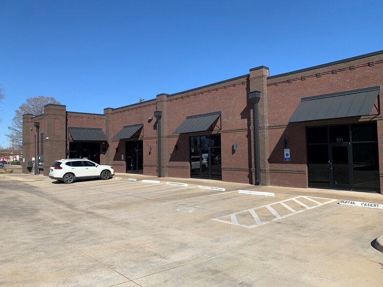 141 NW Renfro St, Burleson, TX for sale - Building Photo - Image 1 of 7