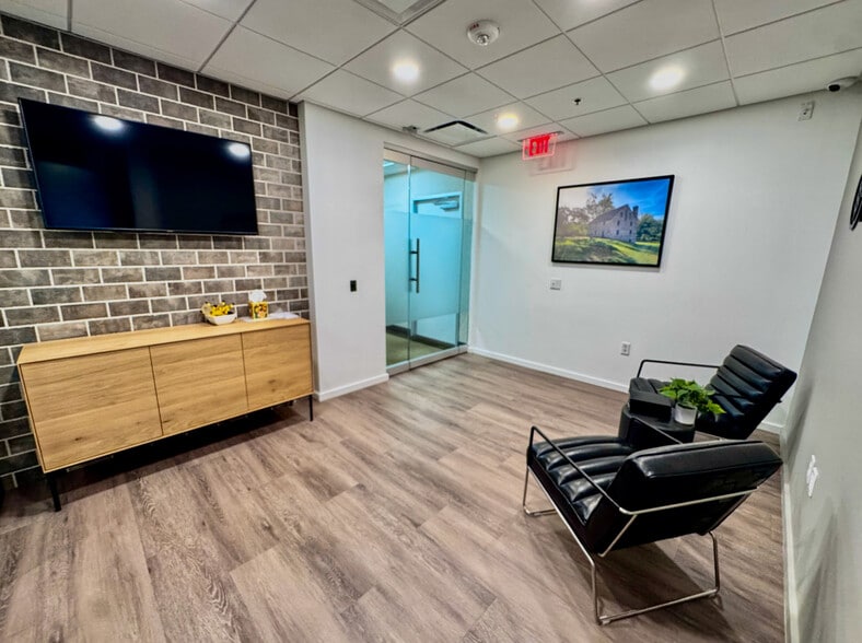 12359 Sunrise Valley Dr, Reston, VA for sale - Building Photo - Image 2 of 8