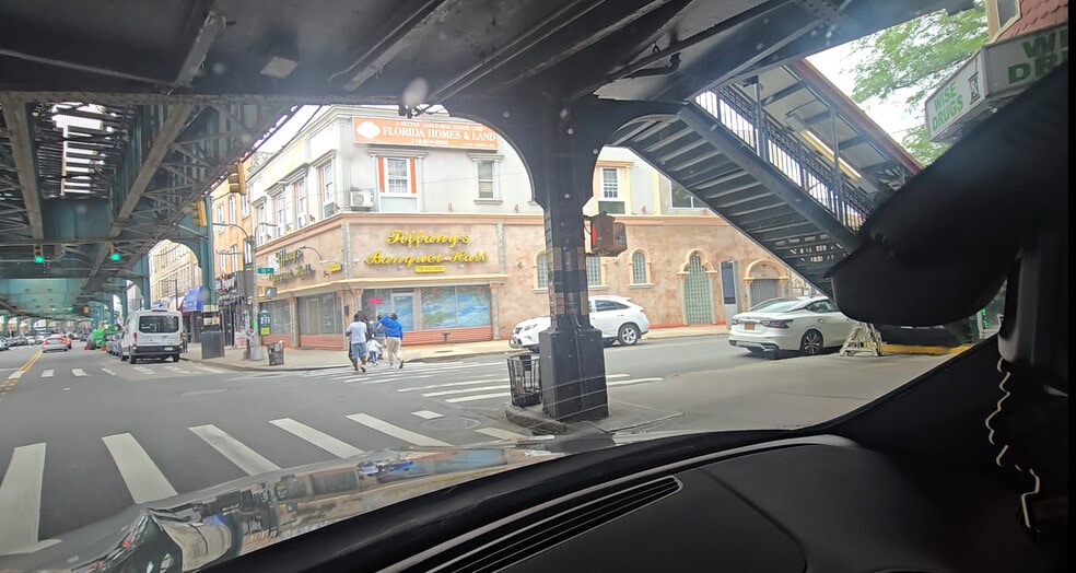 110-27 Jamaica Ave, Jamaica, NY for lease - Building Photo - Image 3 of 46