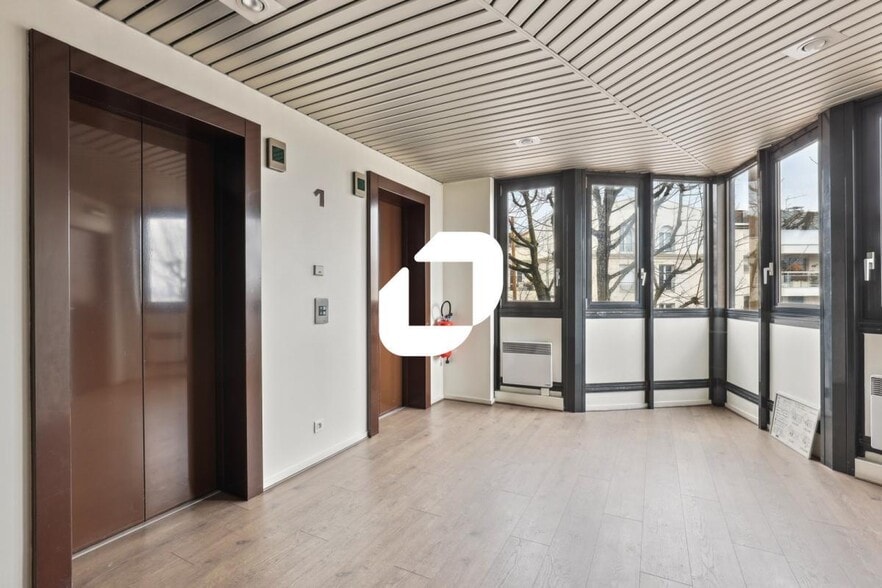 Office in Garches for lease - Building Photo - Image 2 of 12