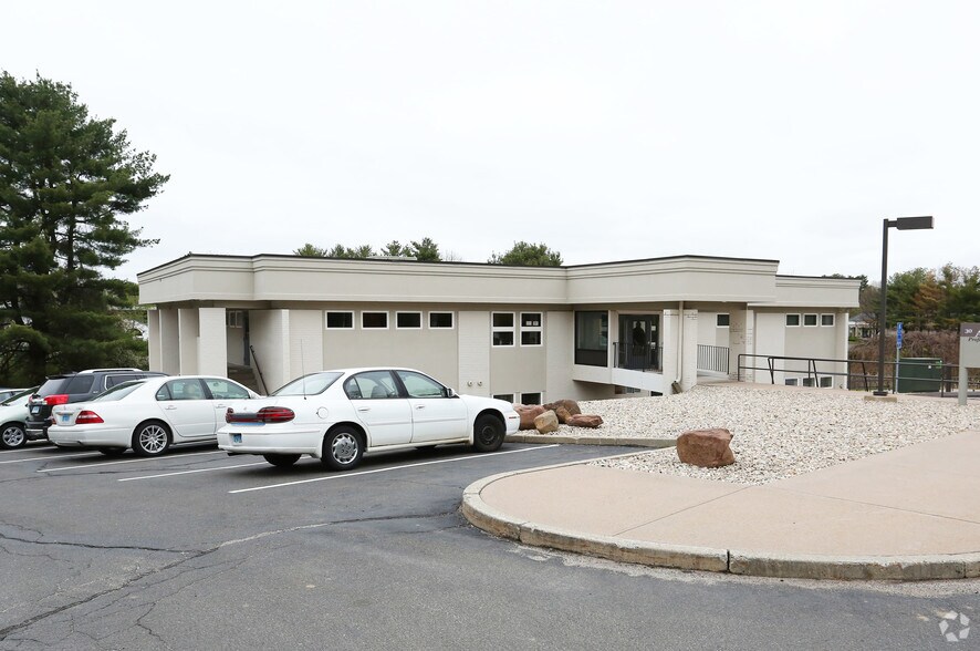 30 W Avon Rd, Avon, CT 06001