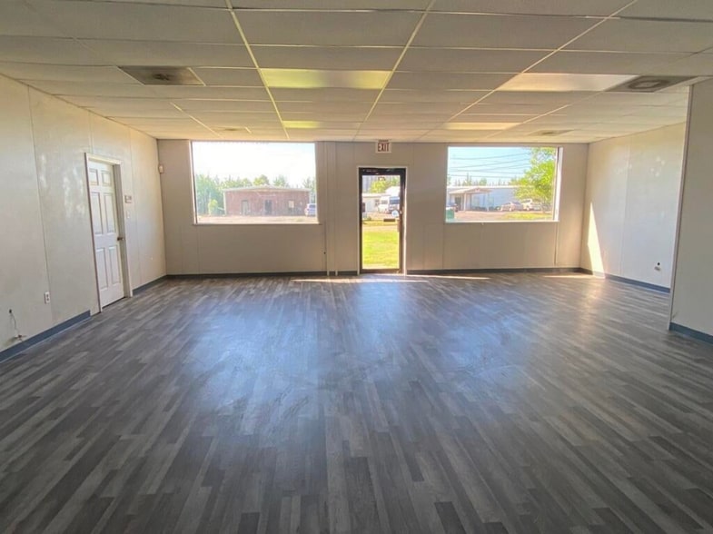 750 Rex Dr, Tupelo, MS for sale - Interior Photo - Image 2 of 9