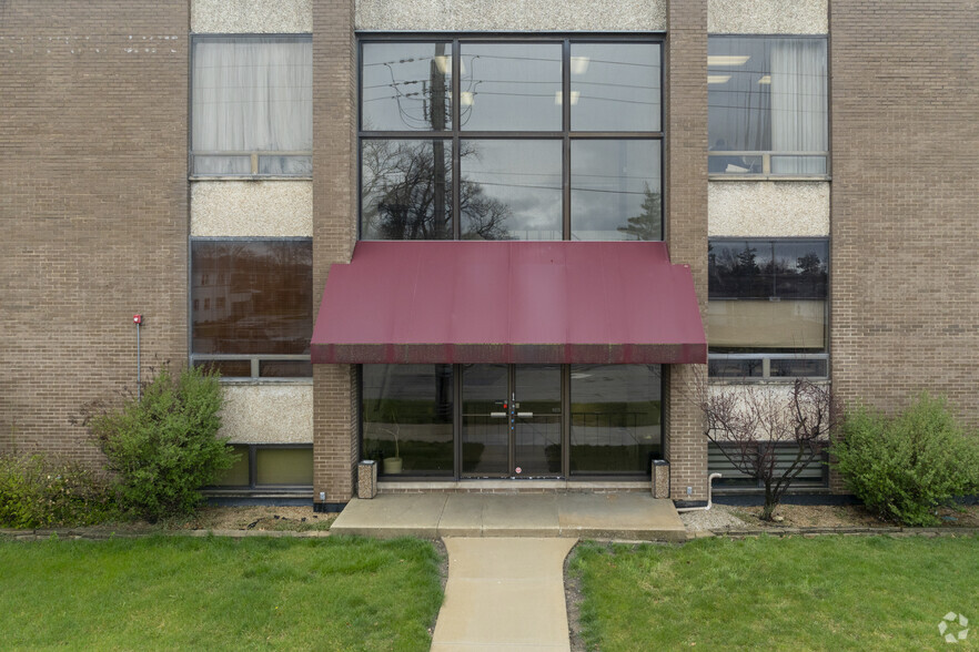 10526 W Cermak Rd, Westchester, IL for sale - Building Photo - Image 1 of 7