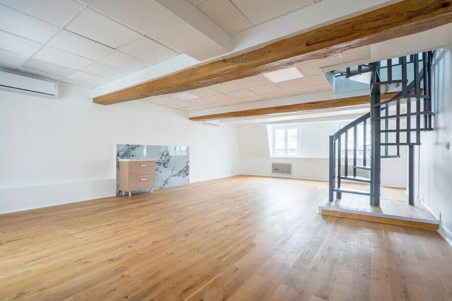 Office in Paris for lease - Building Photo - Image 1 of 10