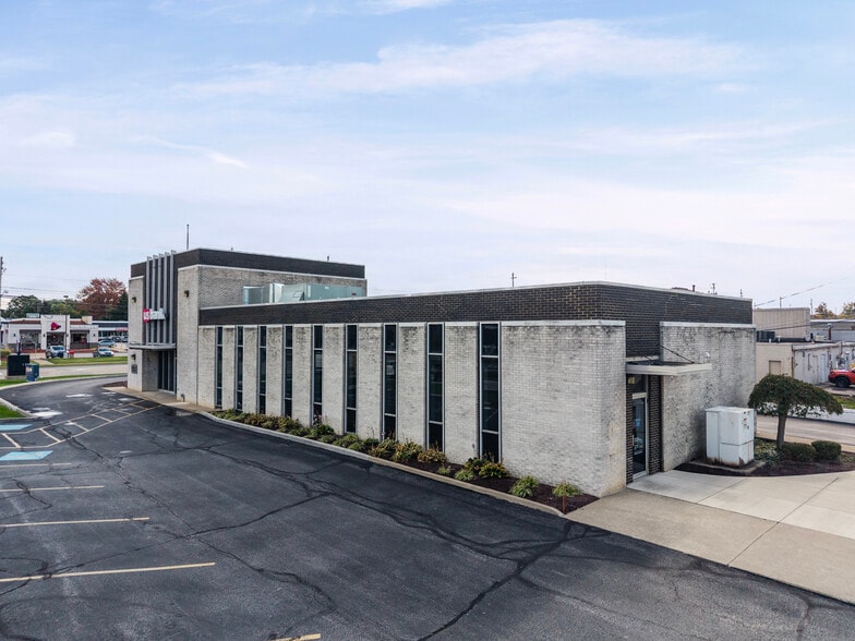 14444 Pearl Rd, Strongsville, OH for sale - Building Photo - Image 2 of 11