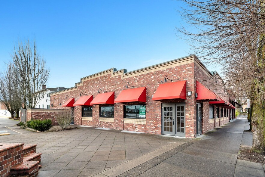 1439 Halsey St, Portland, OR for lease - Building Photo - Image 1 of 7