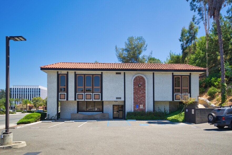 1501 N Harbor Blvd, Fullerton, CA for lease - Building Photo - Image 3 of 17