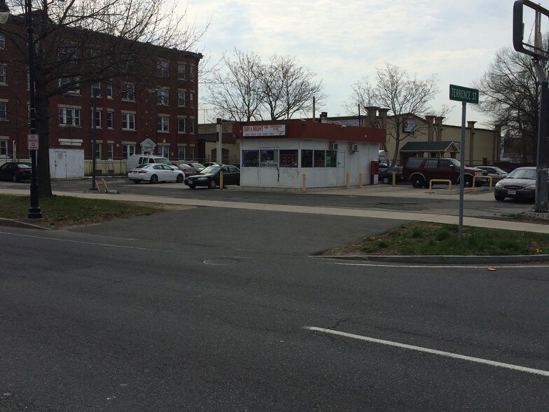 671 State St, Springfield, MA 01109