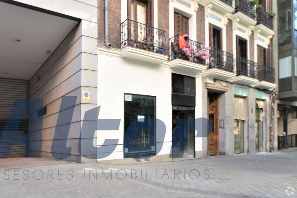 Madrid, MAD 28015 - Unit Puerta IZ -  - Interior Photo - Image 1 of 12