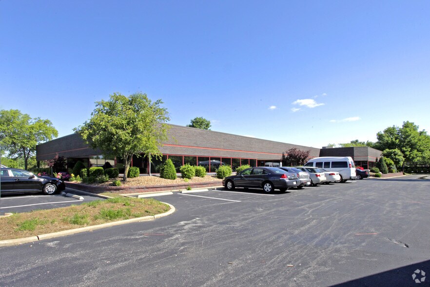 220 Compass Point Dr, Saint Charles, MO for sale - Primary Photo - Image 1 of 1