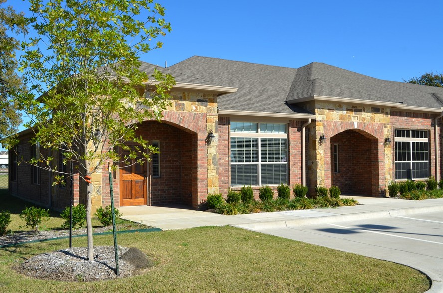 2785 Rockbrook Dr, Lewisville, TX for lease - Primary Photo - Image 3 of 3