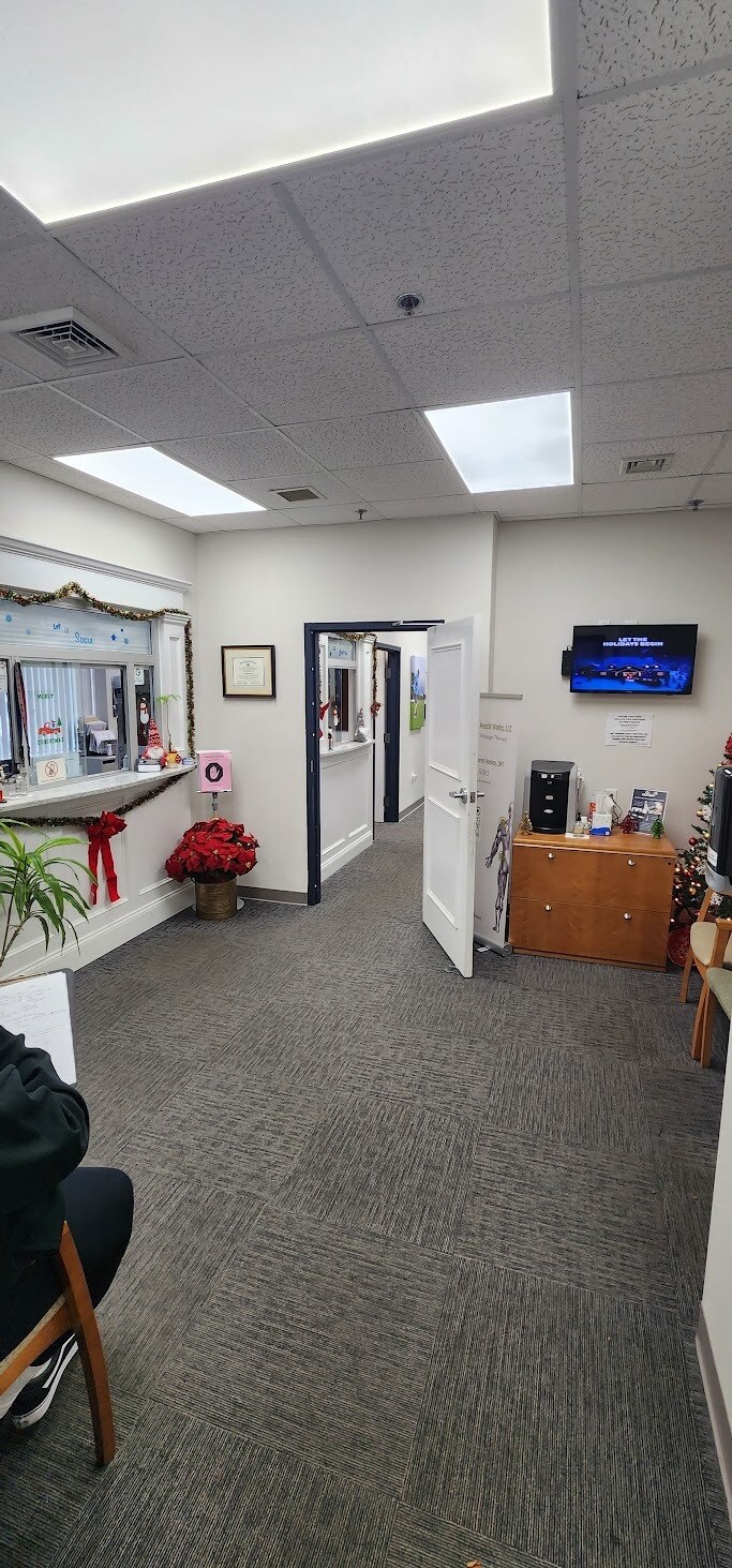 49 State Rd, North Dartmouth, MA for lease Interior Photo- Image 1 of 7