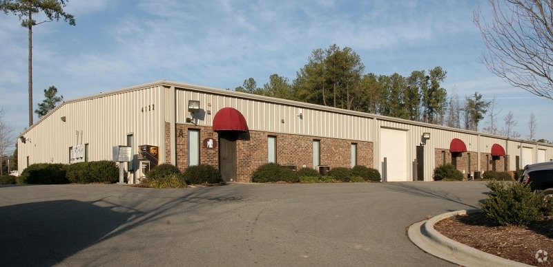 4122 B Bennett Memorial Rd, Durham, NC for lease Building Photo- Image 1 of 3