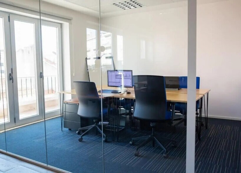 Office in Marseille for lease - Interior Photo - Image 3 of 3