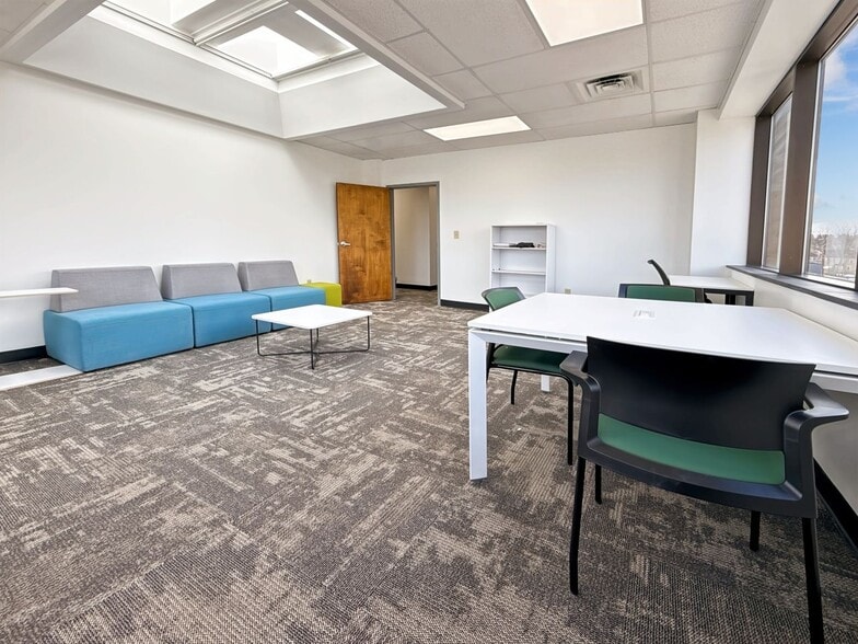 349 W Commercial St, East Rochester, NY for lease - Interior Photo - Image 3 of 14