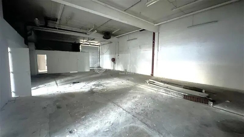 Flex in Fontenay-sous-Bois for lease - Interior Photo - Image 3 of 11