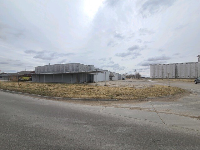 2601 E 4th Ave, Hutchinson, KS for sale Building Photo- Image 1 of 1