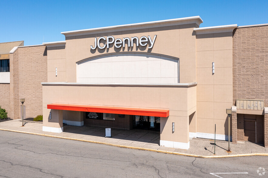 260 Wayne Towne Ctr, Wayne, NJ for lease - Building Photo - Image 3 of 7