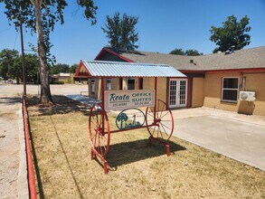 225 E Ayers Ave, De Leon, TX for lease Building Photo- Image 1 of 5