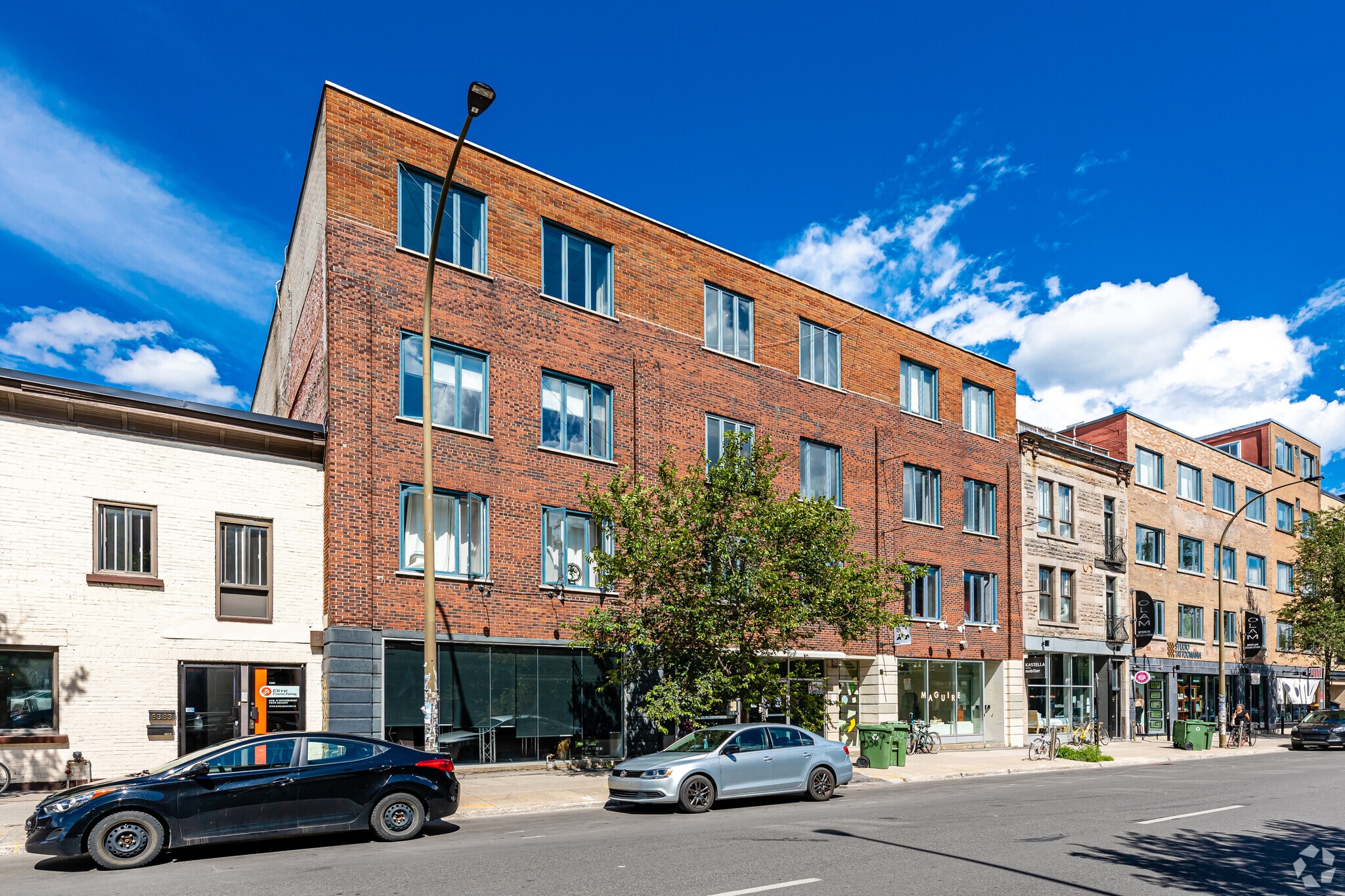 5369 Boul Saint-Laurent, Montréal, QC for lease Primary Photo- Image 1 of 5