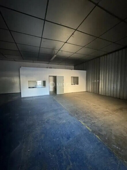 Flex in Sauvian for lease - Interior Photo - Image 3 of 7