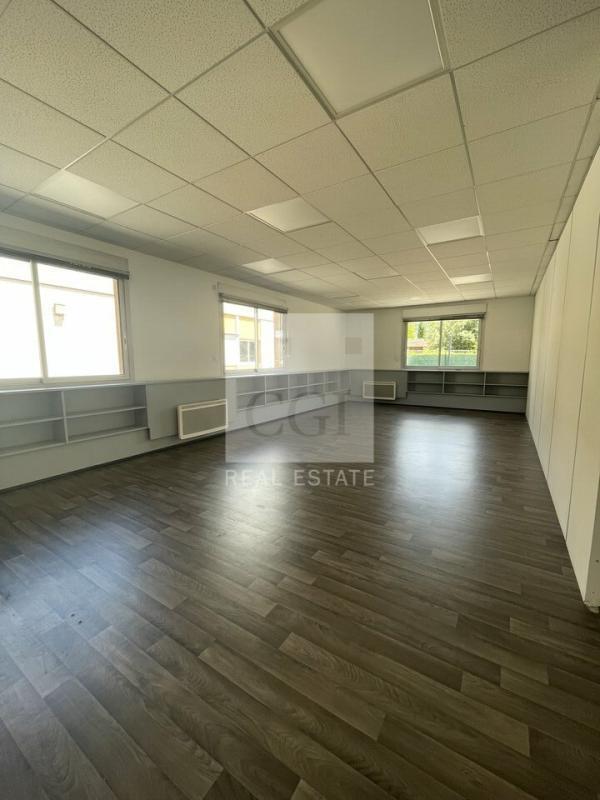 Office in Coublevie for lease Interior Photo- Image 1 of 10