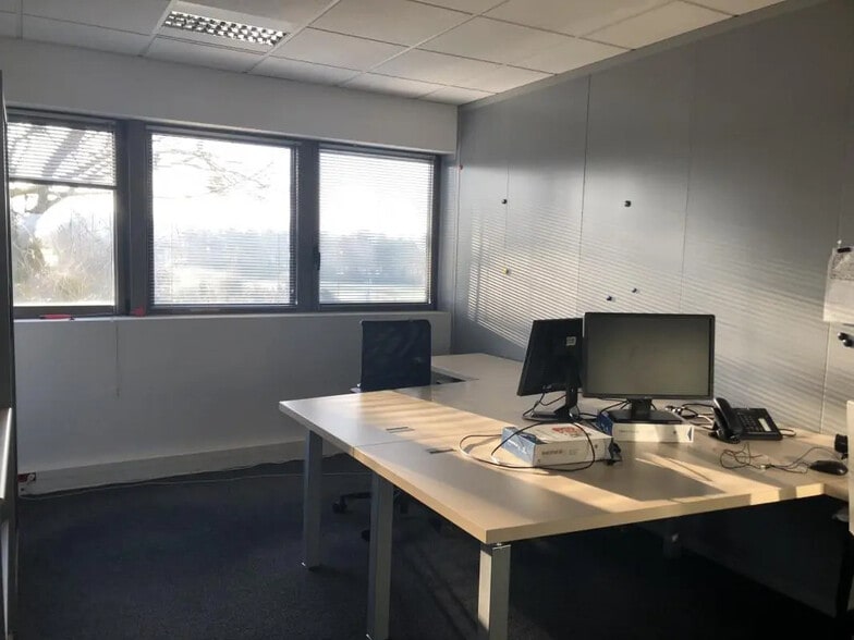 Office in Rennes for lease - Interior Photo - Image 3 of 9